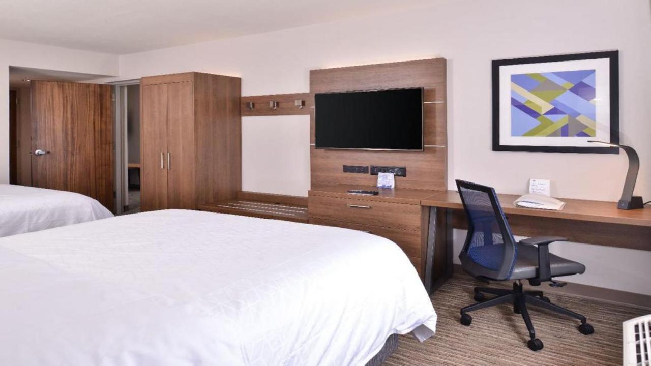 Holiday Inn Express Hotel & Suites Mount Pleasant By Ihg Екстер'єр фото