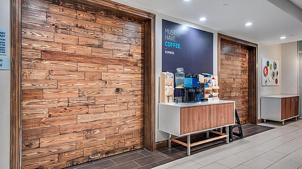 Holiday Inn Express Hotel & Suites Mount Pleasant By Ihg Екстер'єр фото