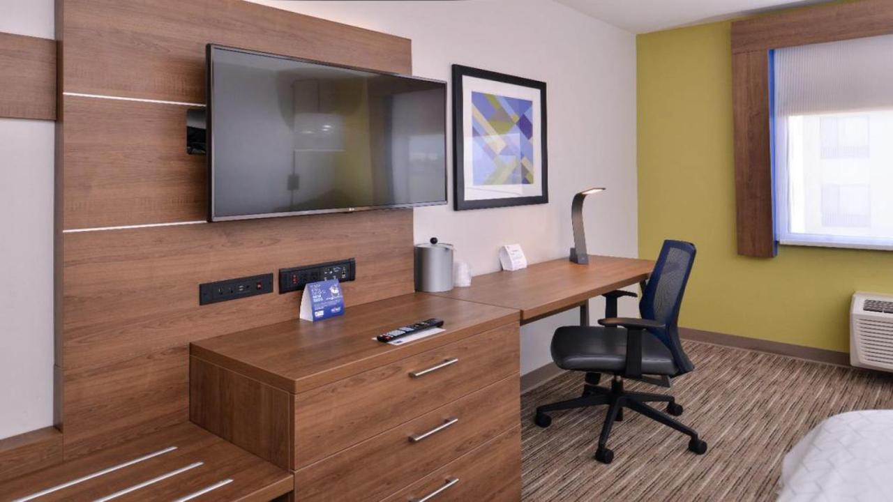 Holiday Inn Express Hotel & Suites Mount Pleasant By Ihg Екстер'єр фото