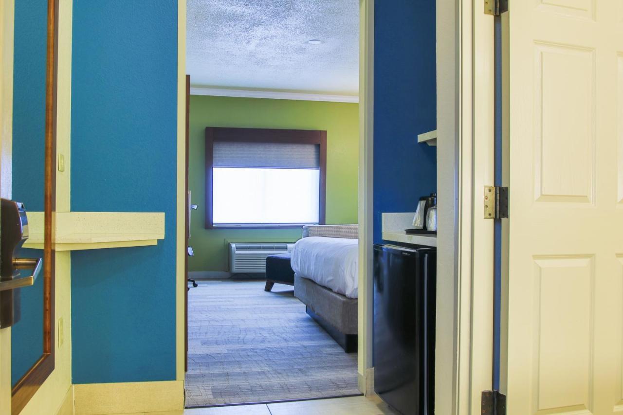 Holiday Inn Express Hotel & Suites Mount Pleasant By Ihg Екстер'єр фото